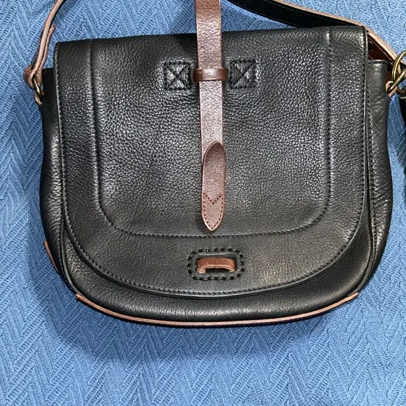 Will Leather Goods Women’s Black Seneca Crossbody Bag - Picture 2 of 6